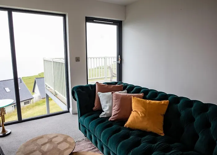 2 Bed Penthouse Apartment - 6 Plas