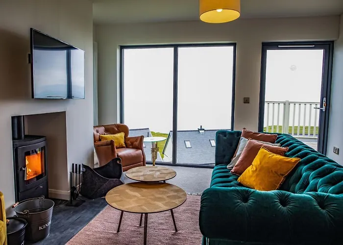 2 Bed Penthouse Apartment - 6 Plas